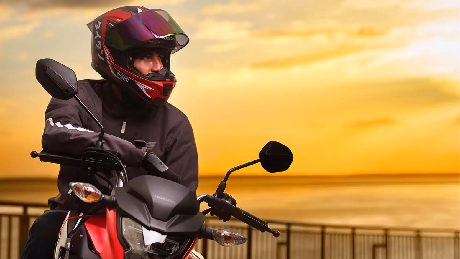 Moto Honda Nova Cg Comemorativa Vermelha Com Modelo Visao Frontal Por Do Sol - 11 de 24