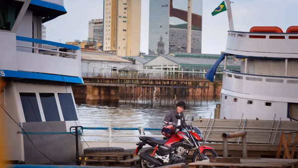 Moto Honda Nova Cg Comemorativa Vermelha Com Modelo Visao Lateral Direita Cais