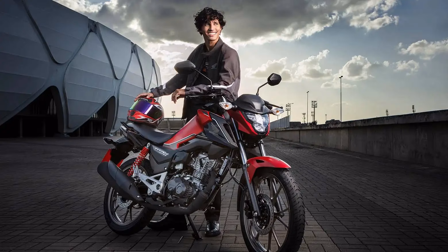 Moto Honda Nova Cg Comemorativa Vermelha Com Modelo Visao Vertical Dianteira Direita - 1 de 24